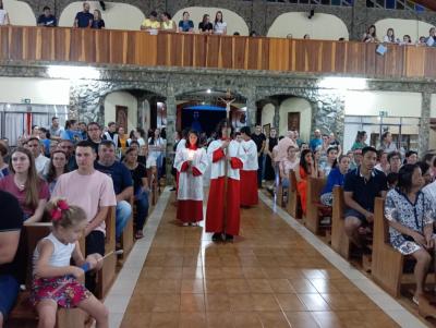 FiÃ©is lotaram o SantuÃ¡rio de Laranjeiras do Sul na abertura das Novenas de Nossa Senhora Aparecida